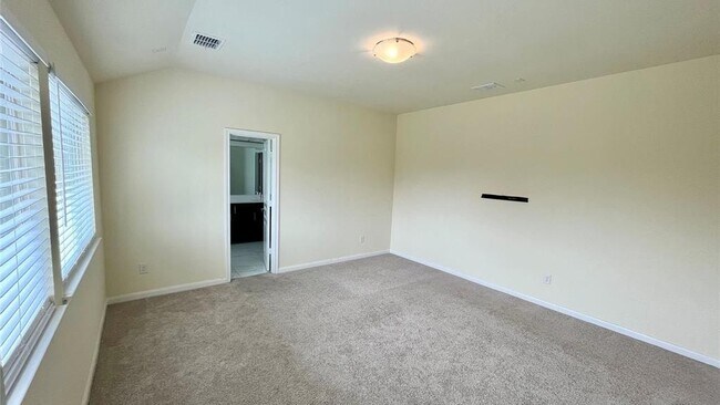 Building Photo - 1304 Rosebush Rd