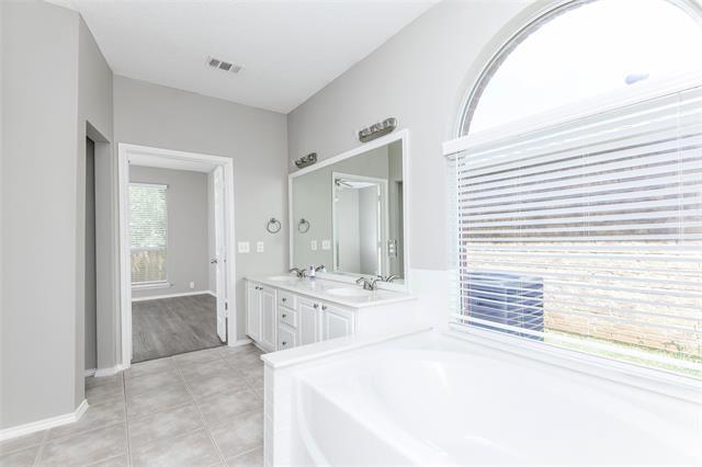 Building Photo - 2524 Tar Heel Dr