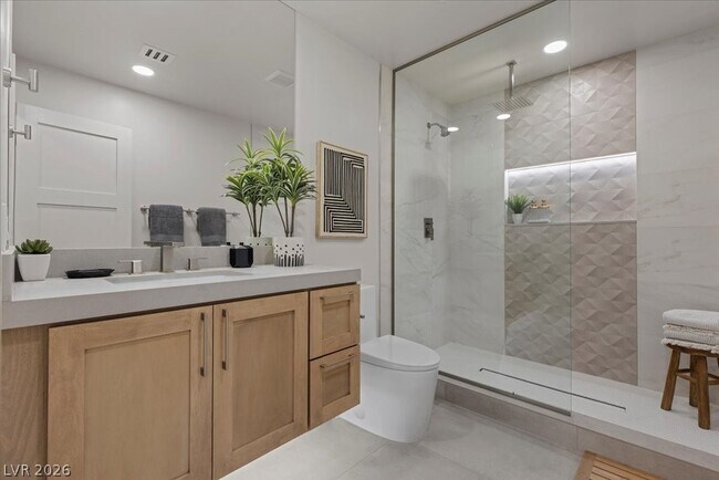 Building Photo - 2401 Driftwood Dr