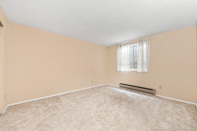 Building Photo - 1354 S Zeno St