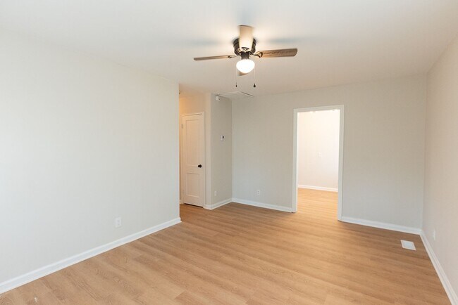 Building Photo - Updated 3 Bed 2 Bath Home in Greensboro