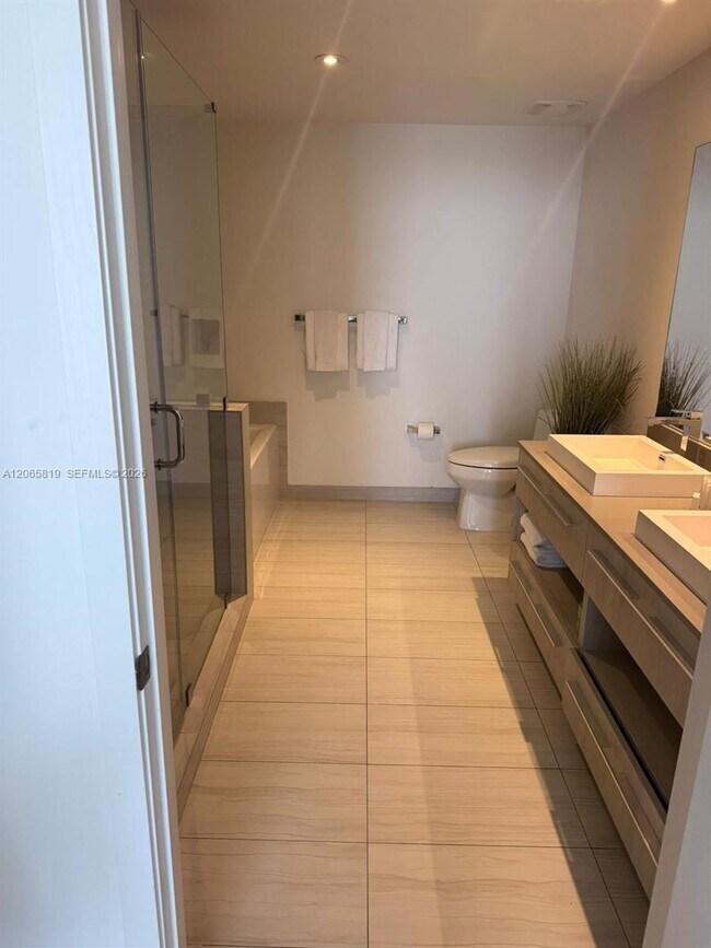 Building Photo - 4010 S Ocean Dr