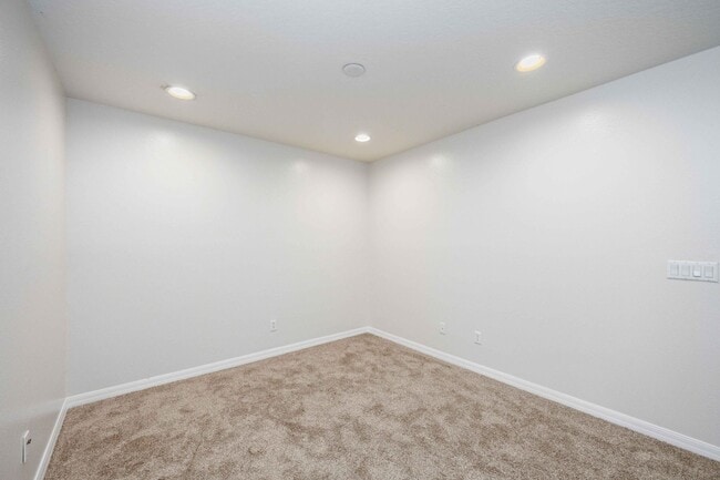 Building Photo - Delightful 2BR, Den /2.5BA Townhouse (Townhomes at Lighthouse Cove)