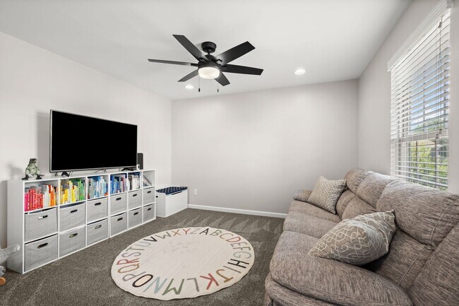 Building Photo - Beautifully Updated 3-Bedroom Home in Fairway Farms with Bonus Room & Fenced Backyard