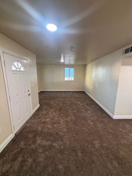 Building Photo - 122 E 24th St