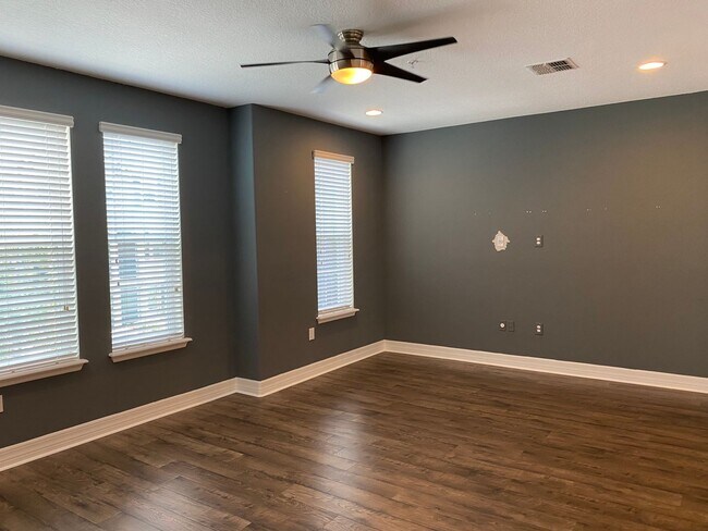 Building Photo - 1061 Clifton Springs Ln