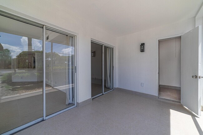 Building Photo - 815 Boynton Beach Blvd