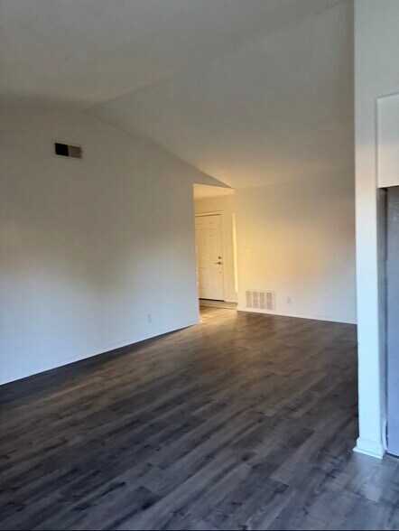 Building Photo - 6113 Francine Dr