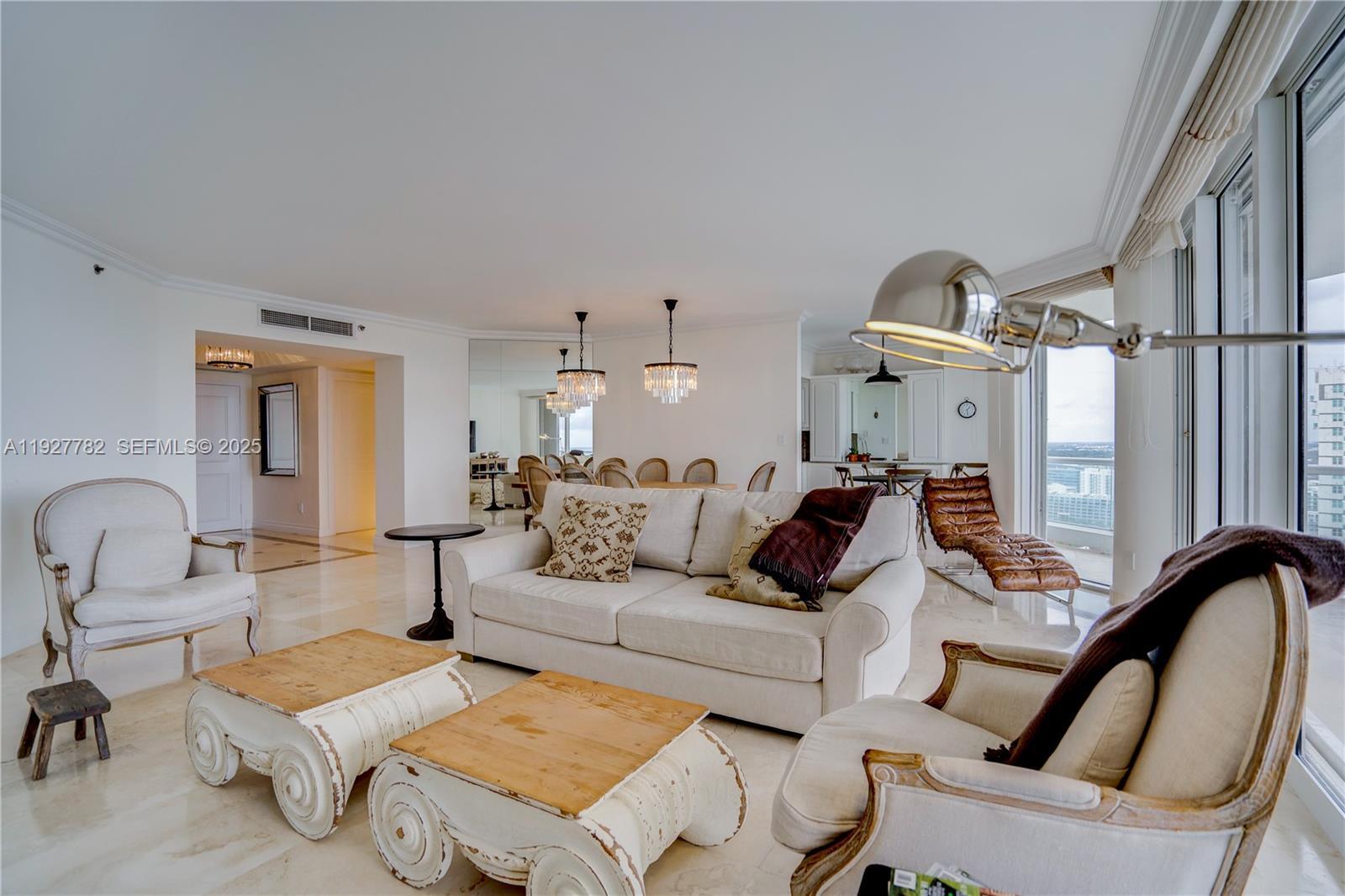 Building Photo - 7000 Island Blvd