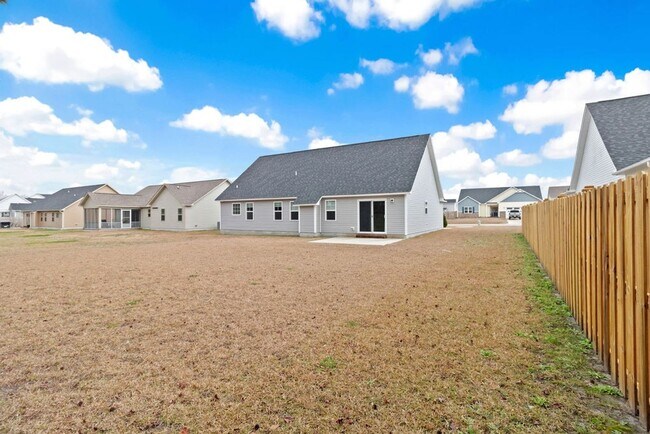 Building Photo - Minutes to Back Gate & Beaches!