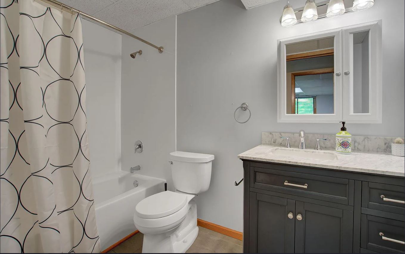 Building Photo - 880 Pontiac Ln