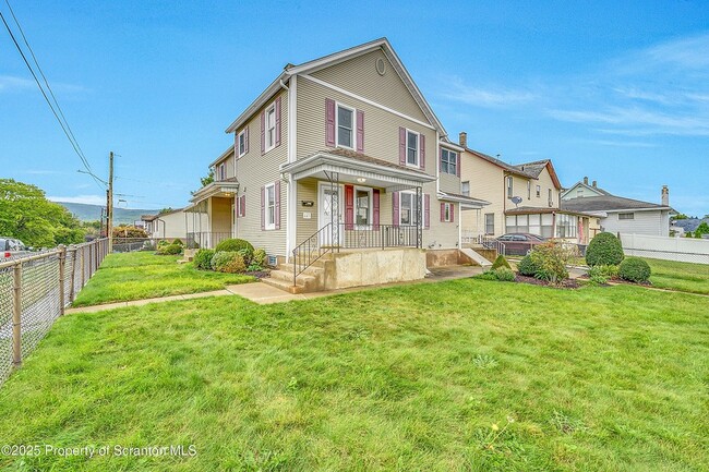 Building Photo - 443 14th Ave