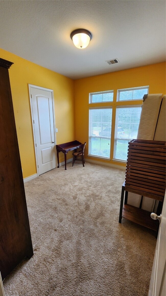 Building Photo - 23335 Robinson Pond Dr