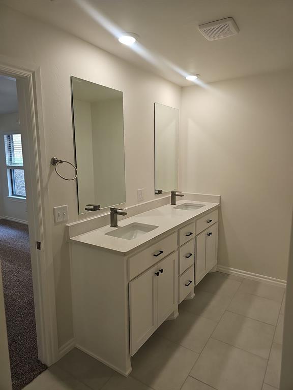 Building Photo - 3701 Lynne Ave