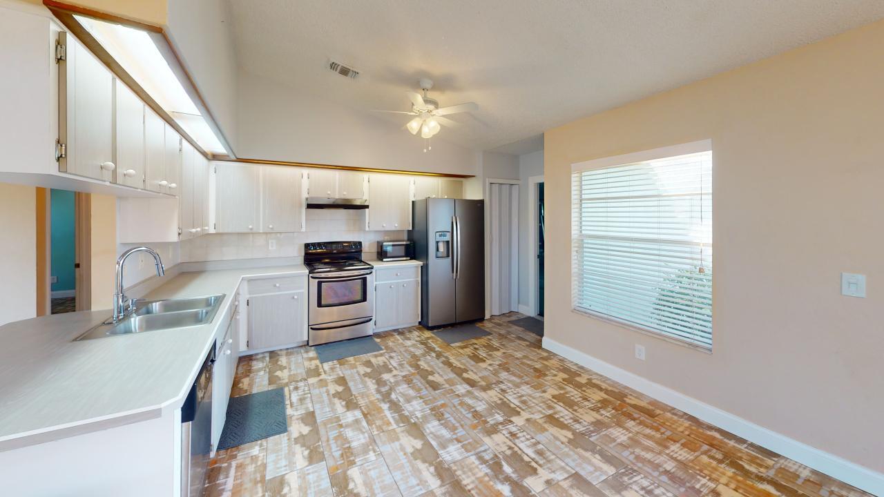 Building Photo - 2219 Umbrella Tree Dr
