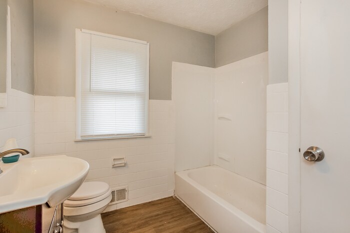 Building Photo - 709 Ernie Lu Ave