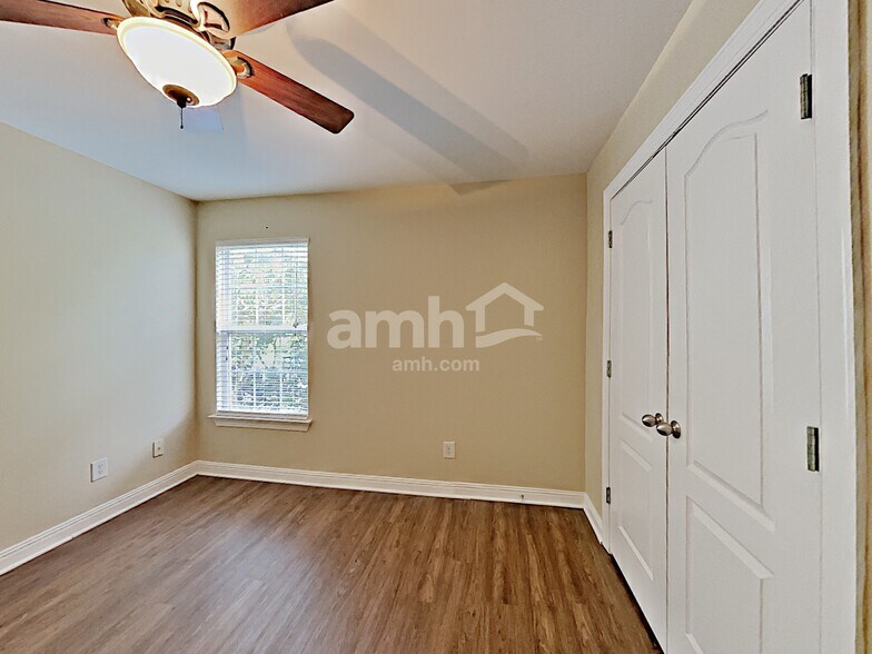 Building Photo - 2148 Christina Ct