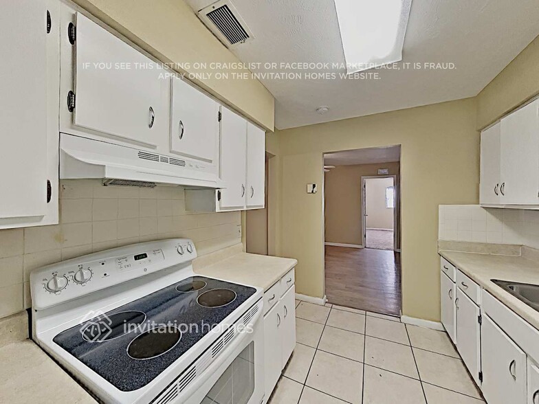 Building Photo - 12718 Sebring Blvd