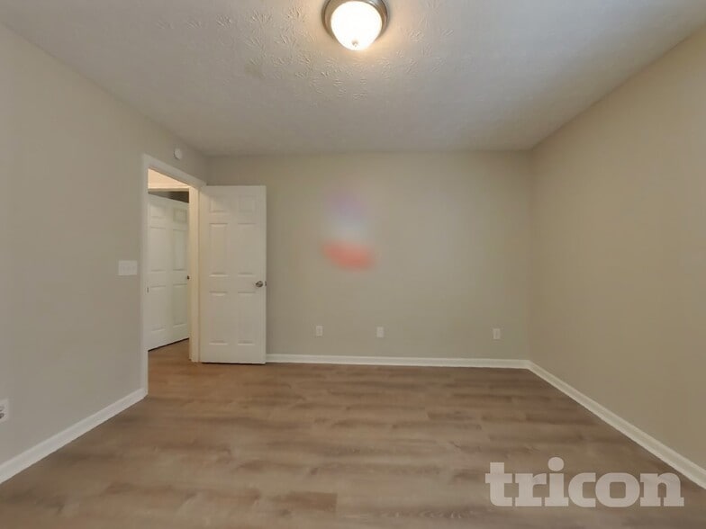 Building Photo - 261 Silver Ridge Dr