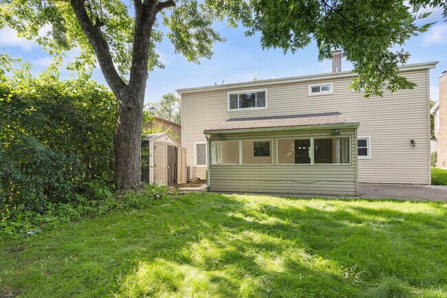 Building Photo - 421 Collen Dr