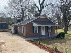 Building Photo - AVAILABLE TO SHOW!!!