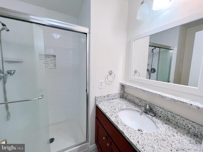 Building Photo - 6 Lazy Hollow Way