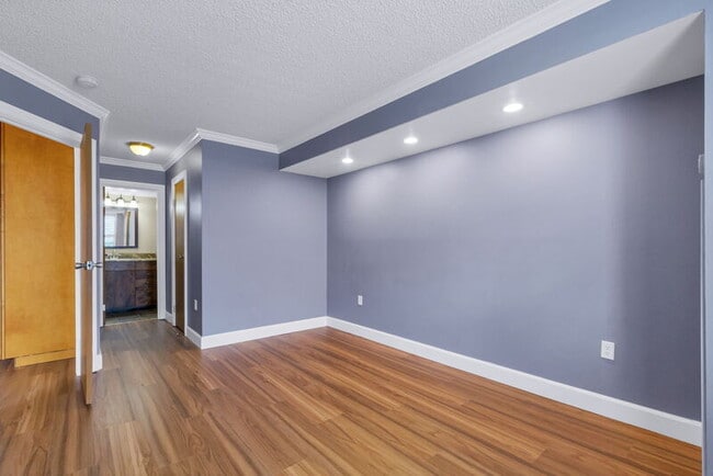Building Photo - 601 W 11th Ave