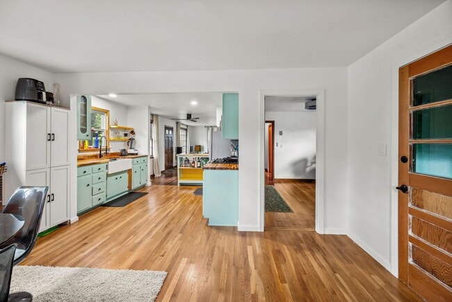 Building Photo - Charming North Nashville Cottage