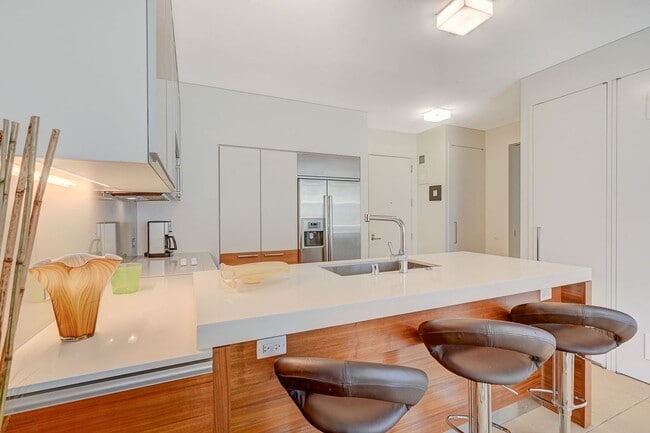 Building Photo - Veer Towers 2010E- Stunning Strip/City Views from this 1bd/1ba, Fully Furnished Residence