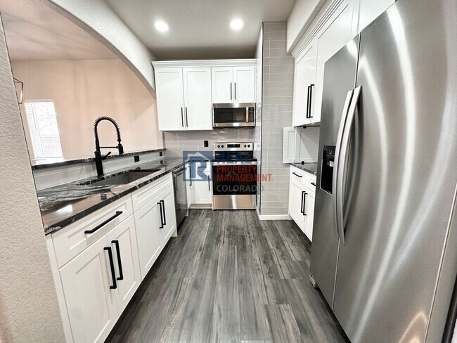 Building Photo - 1325 S Chambers Rd