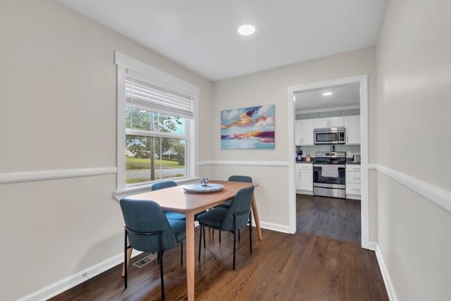 Building Photo - 2929 Emery Dr