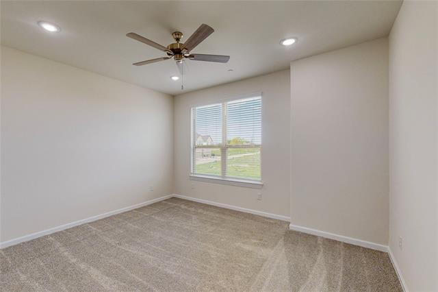 Building Photo - 16124 Doe Lk Dr