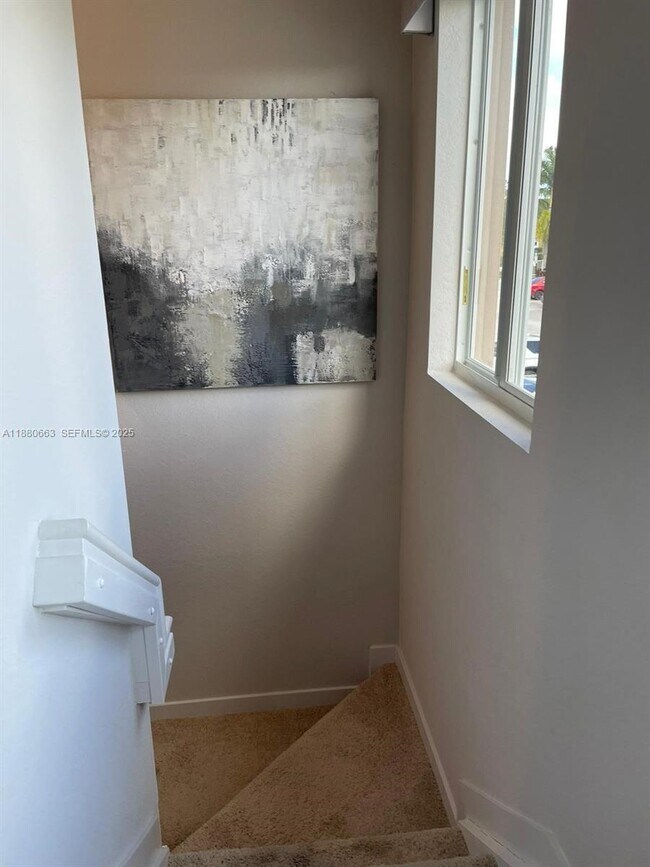 Building Photo - 2423 SE 11th St