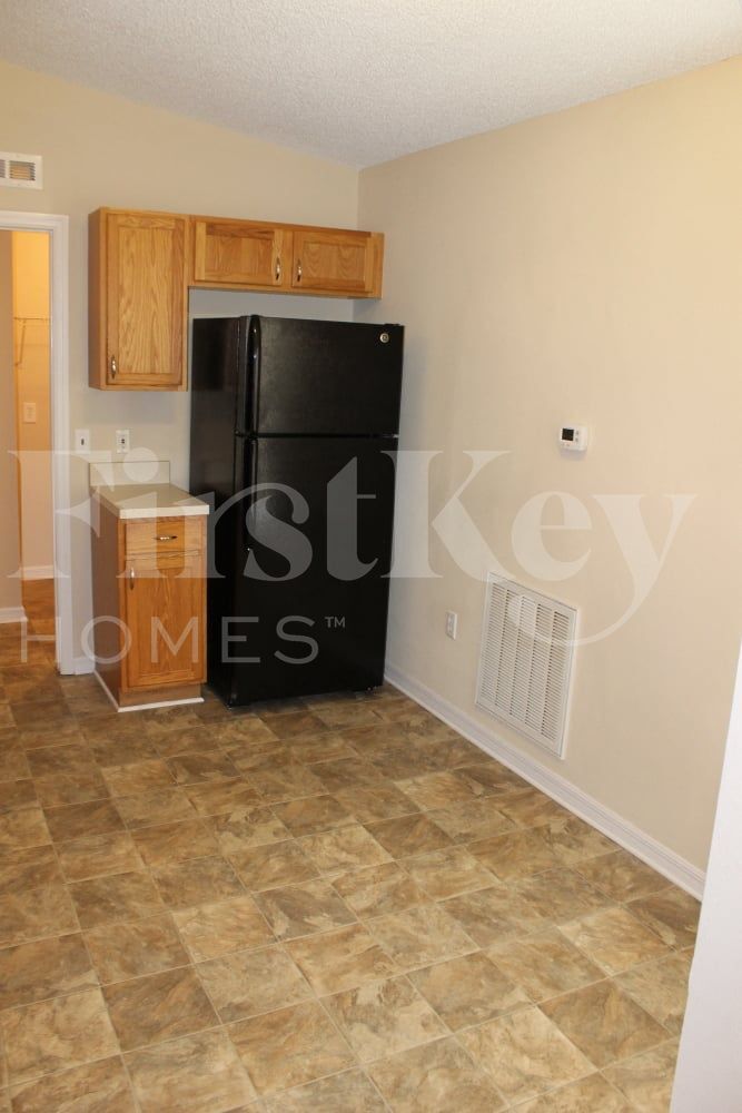 Building Photo - 7395 Edenfield Park Rd