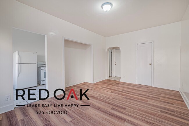 Building Photo - 2850 Leeward Ave