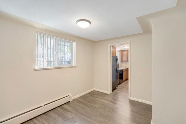 Building Photo - 895 Dahlia St