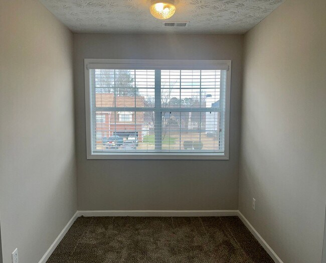 Building Photo - JUST REDUCED--$1895 for a 4 Bed/2.5 Bath Home In Swim/Tennis Community in McDonough!