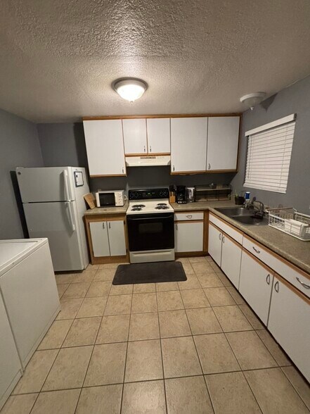 Building Photo - 3362 N Cardi Blvd