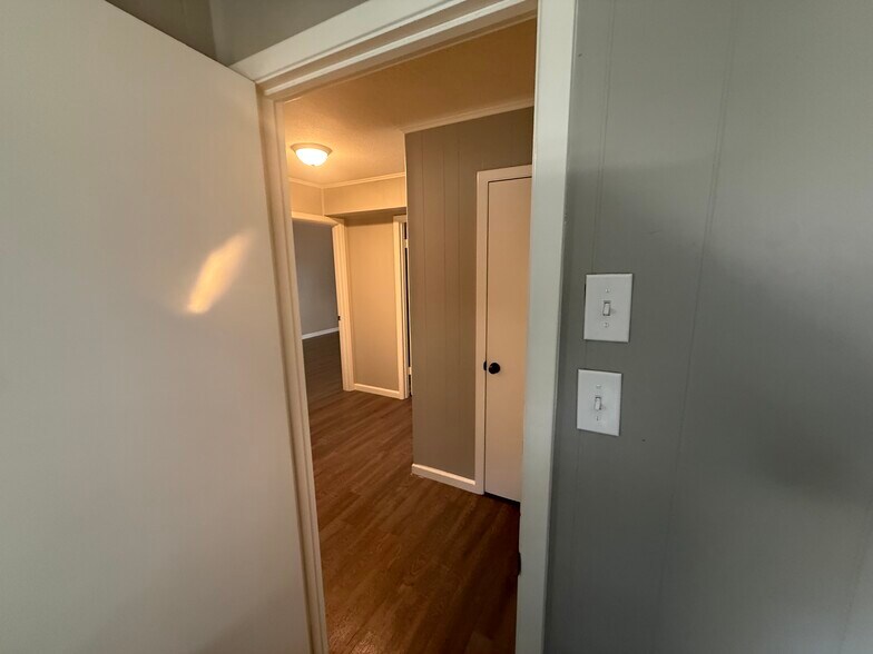 Building Photo - 2907 Greenhills Dr