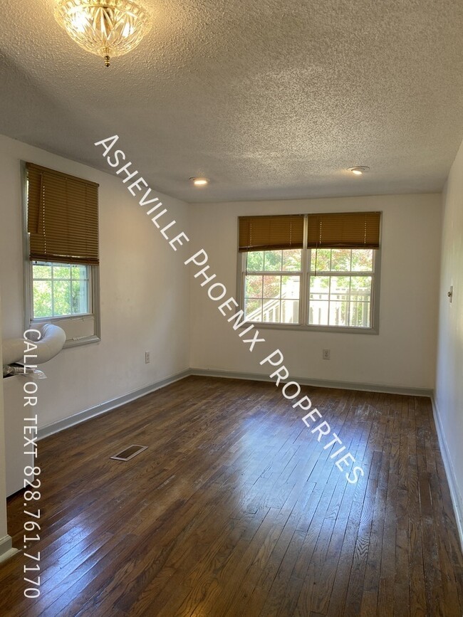 Building Photo - 27 Poplar Ln