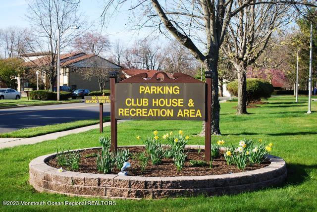 Building Photo - 127 Amberly Dr