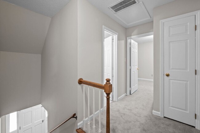 Building Photo - Inviting 3br house in Morrisville with woo...
