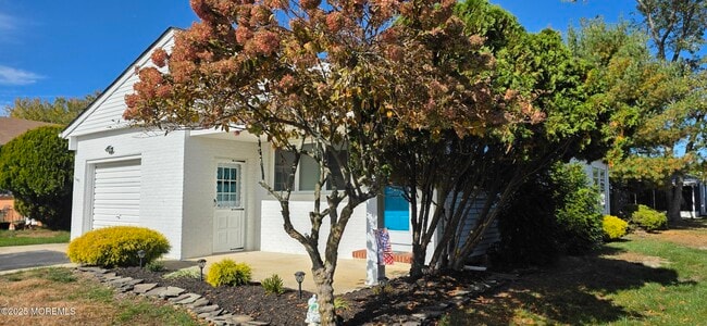 Building Photo - 90 Rodhos St