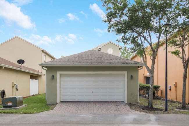 Building Photo - 1999 SE Oldsmar Rd