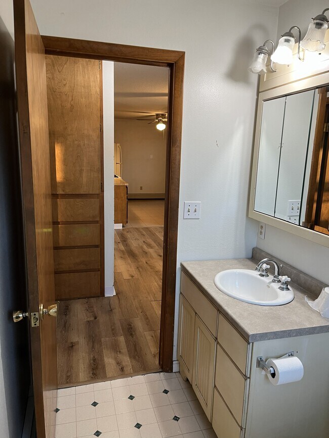 Building Photo - 120 Railroad St