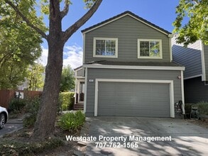 Building Photo - 813 Chardonnay Cir