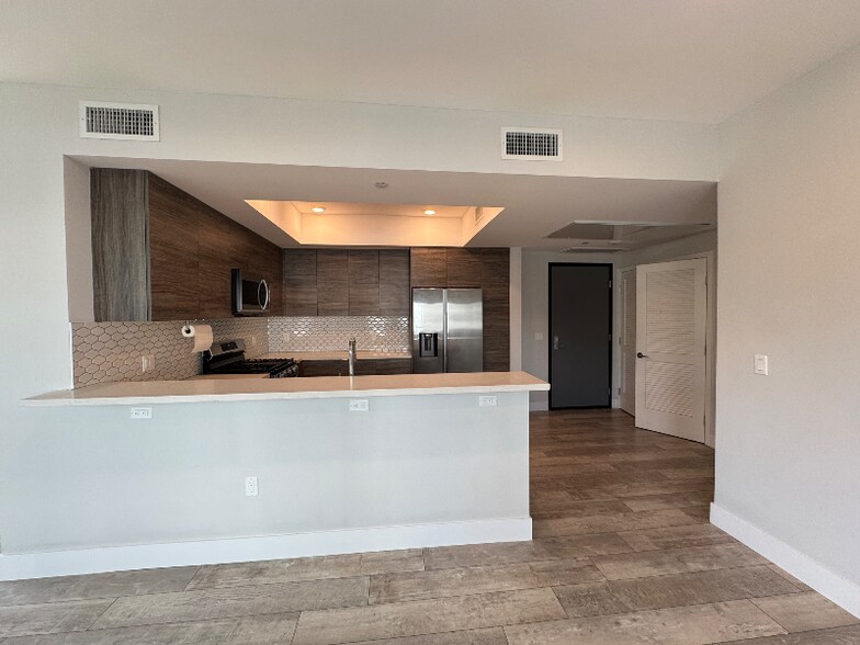 Building Photo - 4383 N Sepulveda Blvd