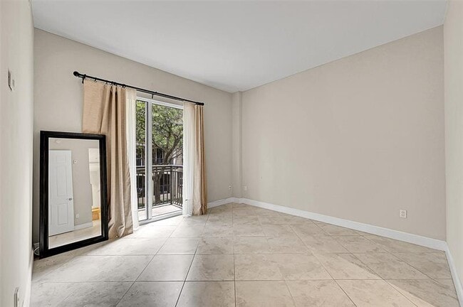 Building Photo - 2633 NE 14th Ave