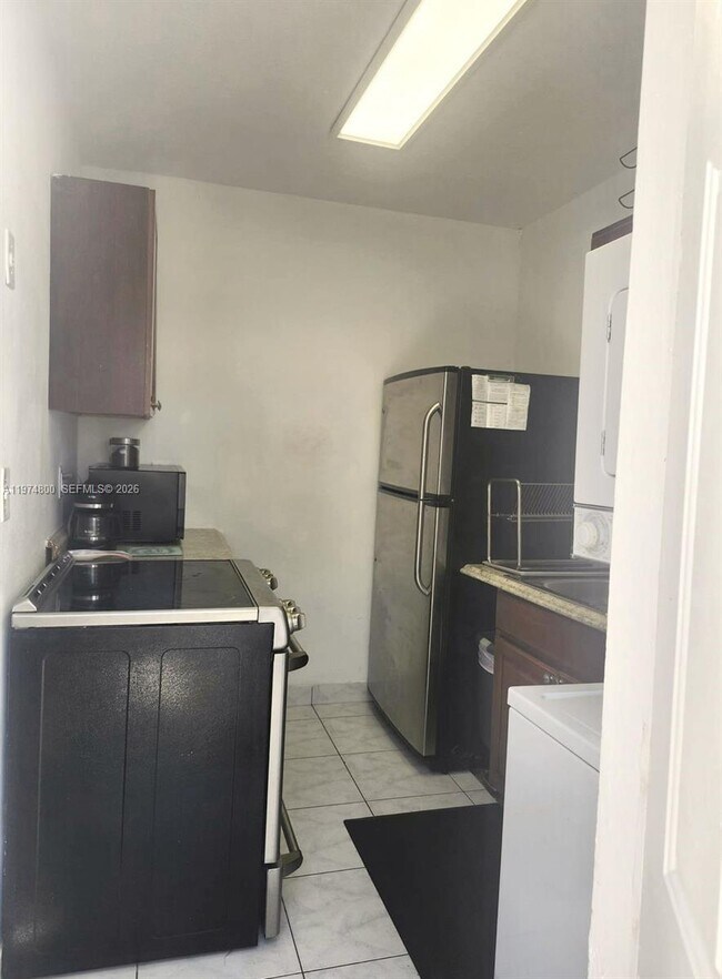 Building Photo - 11220 NE 11th Pl