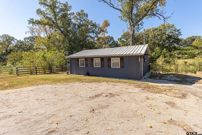 Building Photo - 21045 FM Rd 16